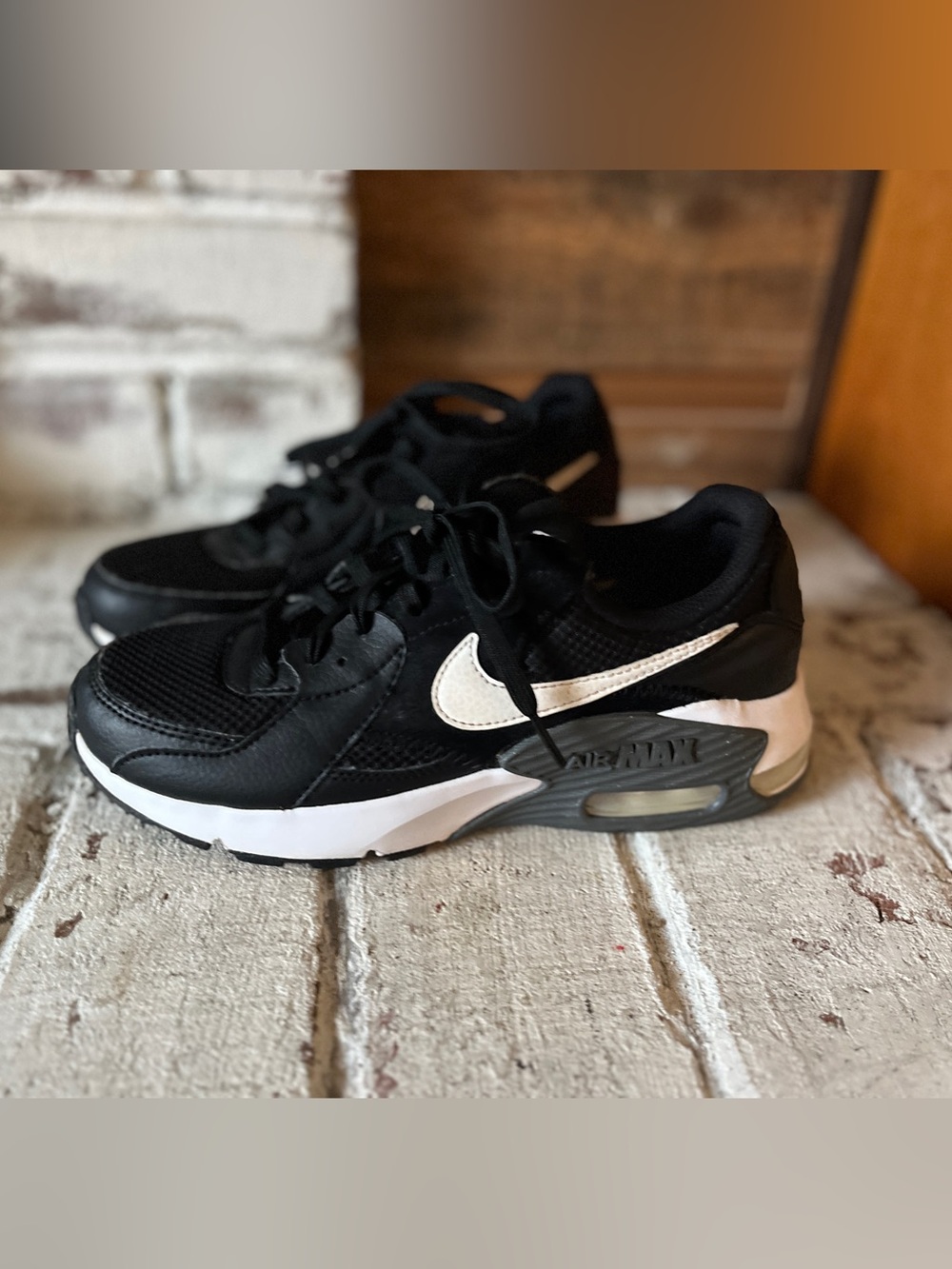 Nike Air Max excee Black Sneakers with White Swoosh size 7